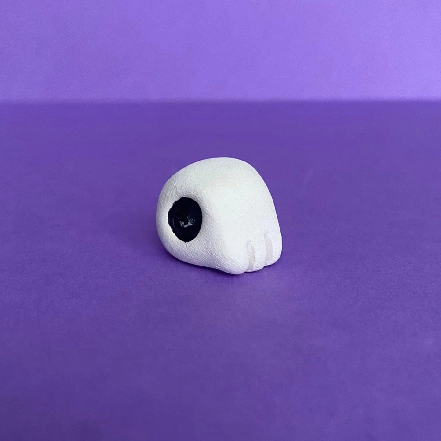 Elxa - Handmade Tiny Skull Figurine Politely Declining - Sideway Right