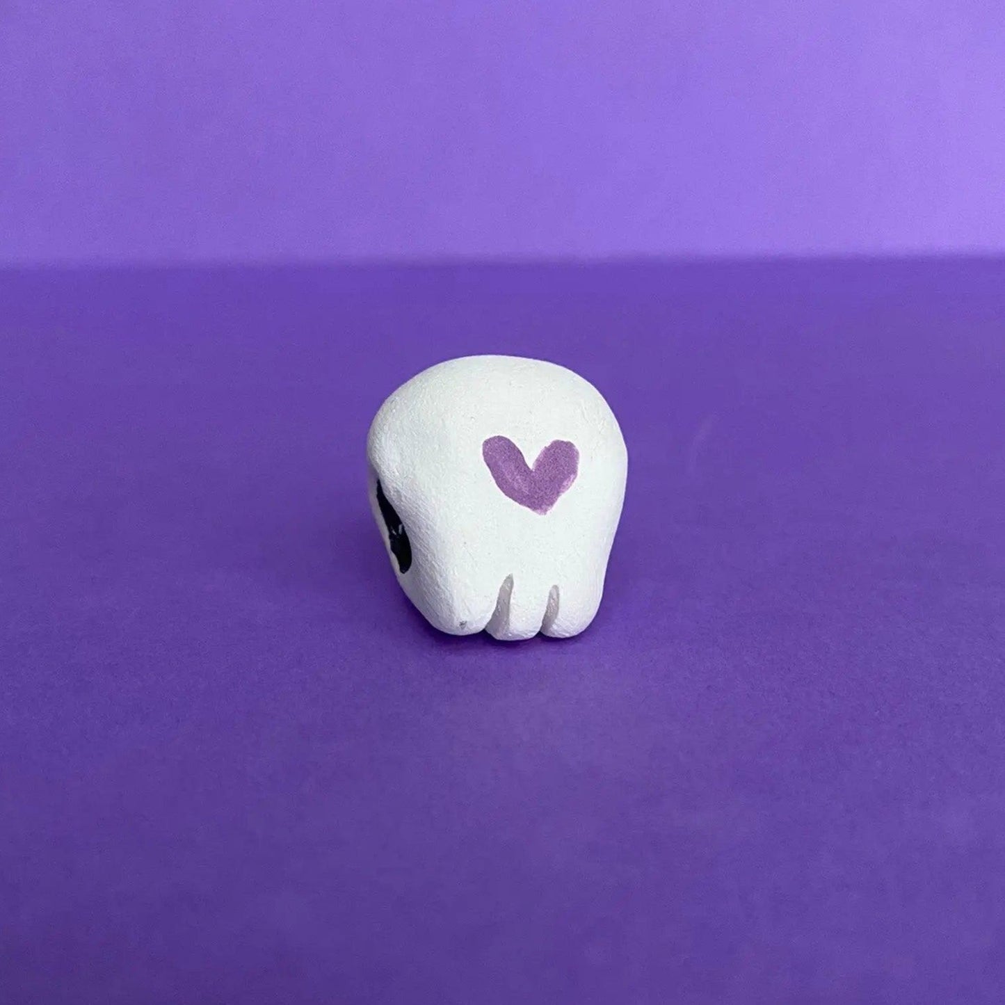 Elxa - Handmade Tiny Skull Figurine Politely Declining - Underneath