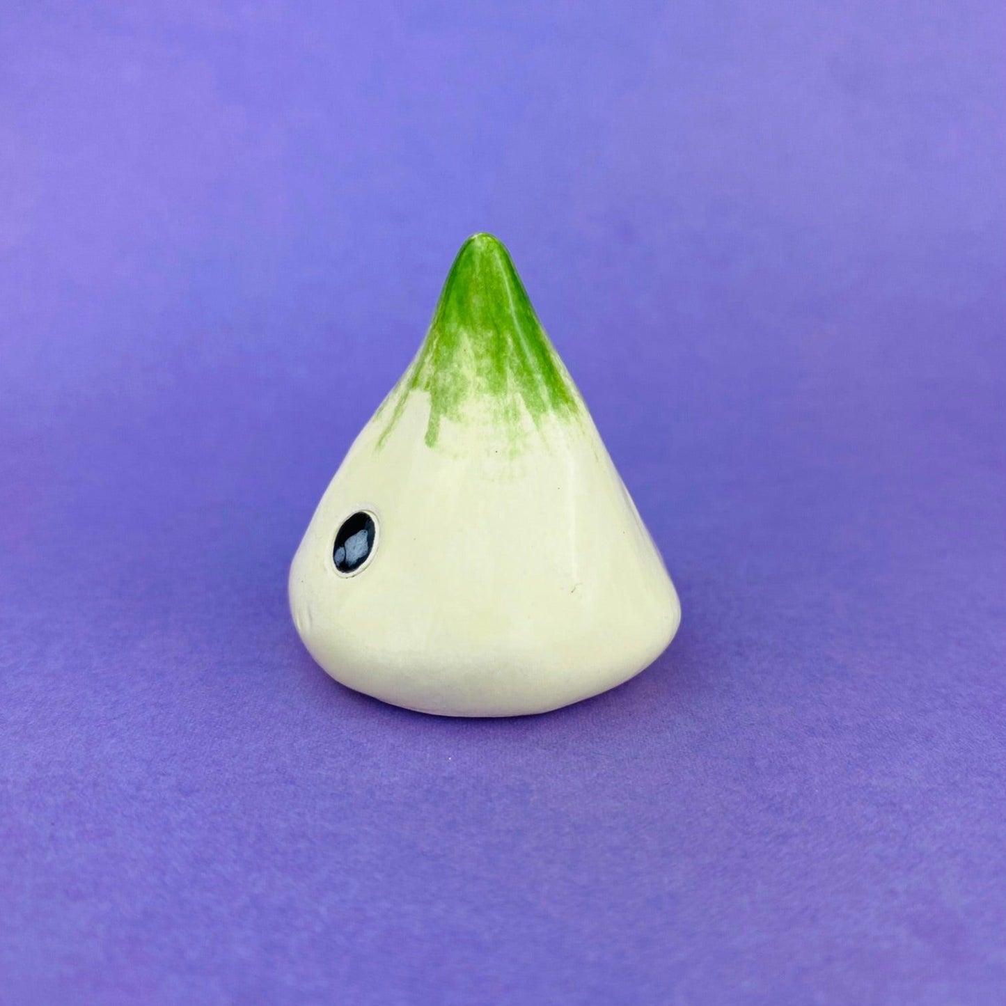 Larmy - Handmade Onion Figurine Politely Declining