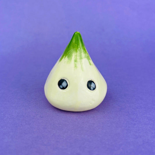 Larmy - Handmade Onion Figurine Politely Declining